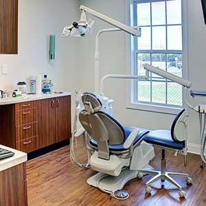 Clean, modern dental office for restorative dentistry.
